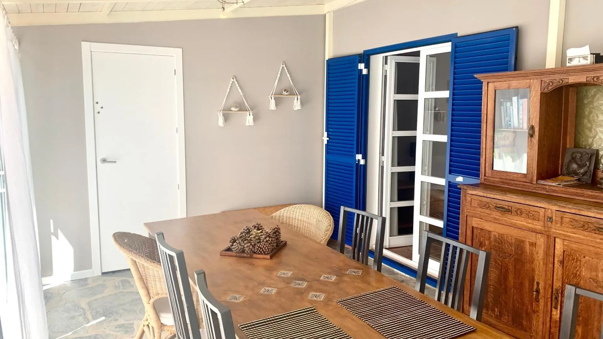 Apartment Stilvolle Villa In Teneriffa Sued Arona  Spain